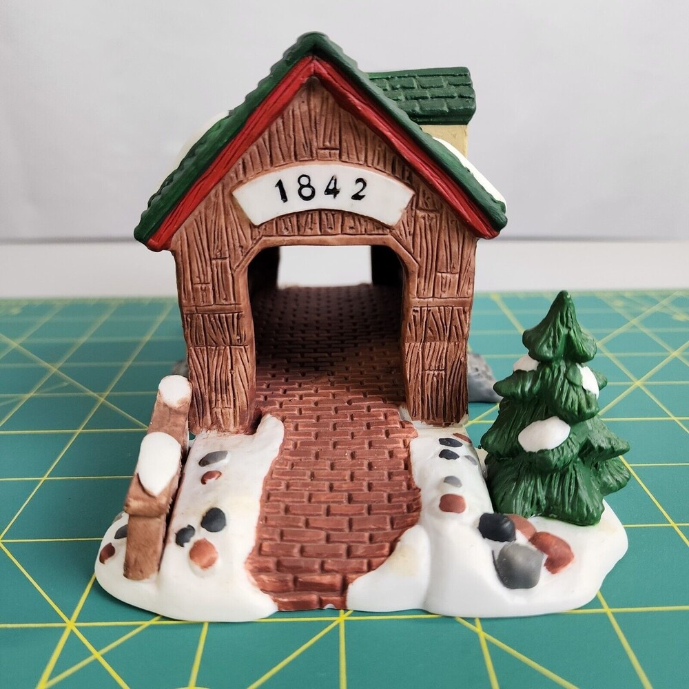 Dickens Collectables Towne Series 1842 Covered Bridge 1996 - Picture 1 of 10